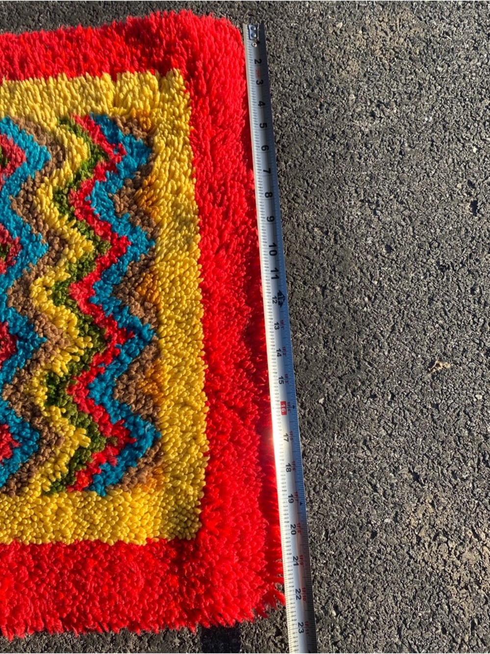 Vintage Accent Rug Small Latch Hook Retro Grandma Chevron Zig Zag - Picture 4 of 5